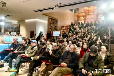 诗与音乐点亮跨年之夜，“2025—2026武汉跨年诗歌音乐现场”在鹅社书店举行