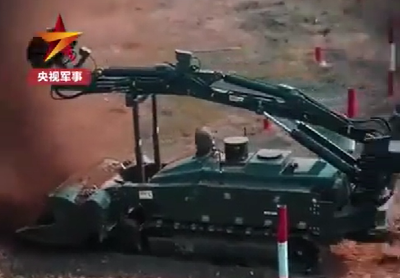 无人机、机器狗齐出动 有人无人班组协同演练夺占制高点