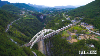 宜万铁路调图升级 织密武陵山区便捷出行网