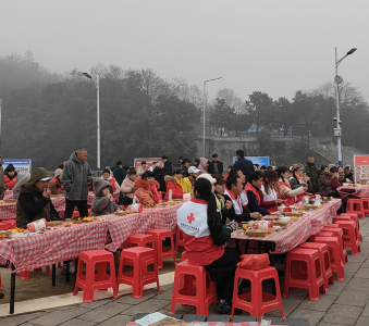 粥暖人间： 赤壁腊八免费喝粥游园活动圆满举行