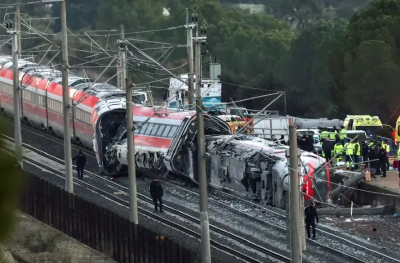 西班牙高速列车脱轨相撞事故初步调查或与铁轨破损有关