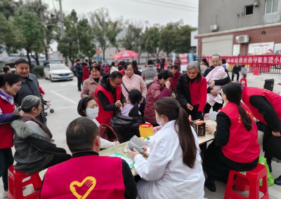 一头挑着民生冷暖，一头连着文明新风——“文明小货郎”打通服务群众“最后一米”