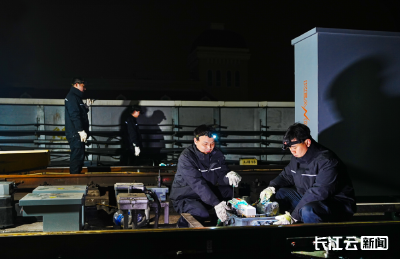 武汉地铁露天线路融雪装置严阵以待 全力应对首轮寒潮