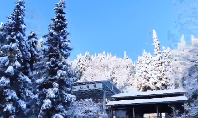 咸丰坪坝营：晴雪映长空