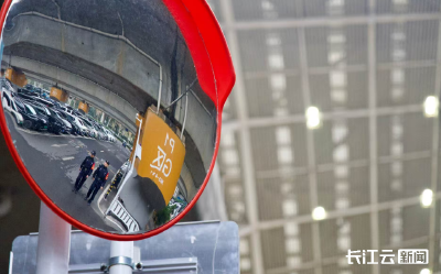 出行安全小贴士 | 锁门后务必再拉一把车门