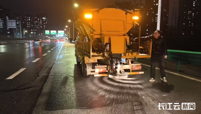 以“动”制“冻” 武汉交通运输系统全力迎战雨雪冰冻保畅通