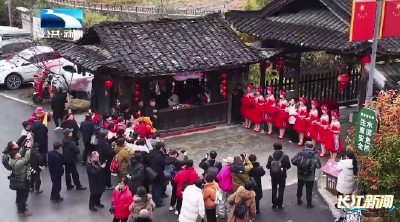 恩施来凤：近千人的刨汤宴 土家年味最浓