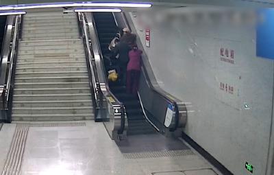 7秒！武汉地铁工作人员果断出手化险为夷