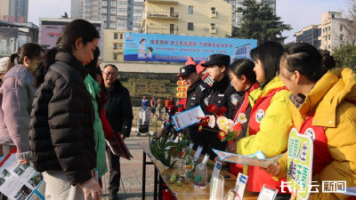 襄阳宜城：开展“110宣传日”活动 筑牢平安防线