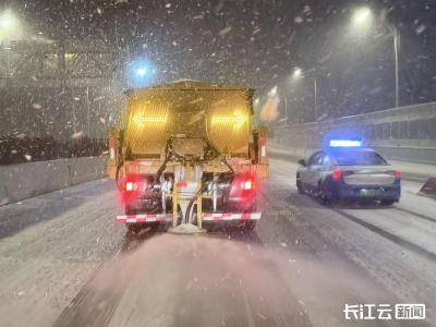 2026年的第一场雪来了！这群人在背后默默守候……