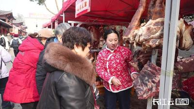 襄阳谷城：五山镇堰河年货节新事多