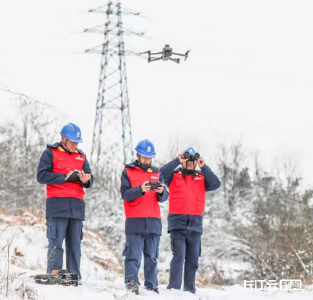 湖北枣阳：采取取无人机＋人工巡视方式巡视观冰确保电网运行安全