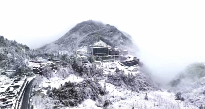 龟峰山迎新年首场降雪 银装素裹宛如仙境