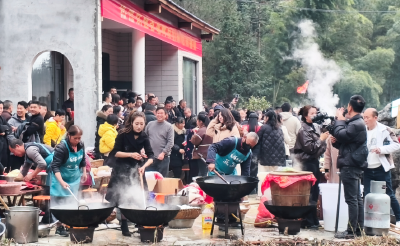 山沟里摆起百桌宴 ——一位崇阳养猪户的诚意与一场意外走红的乡村聚会