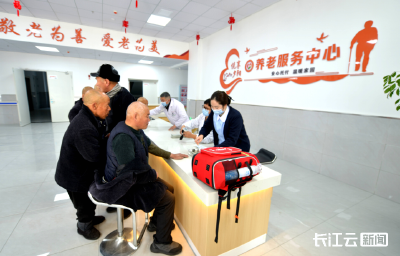 十堰竹山：“暖心腊八粥”飘香 养老院里年味浓