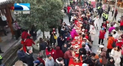 年味渐浓 消费活力足丨万人游堰河打年货 “食”足年味