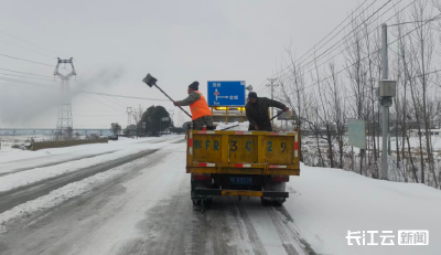 襄阳宜城：雪夜鏖战保畅通 橘甲执守护民生