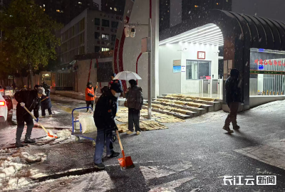 从凌晨铲雪到课间送暖，武汉粮道街中学用行动诠释“希望教育”