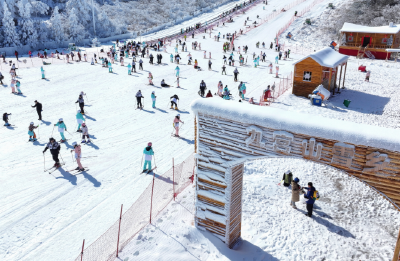 咸宁通山：相约元旦，共赴九宫冰雪奇缘