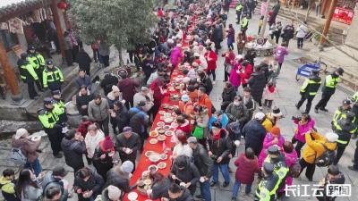 万人游堰河打年货 腊八节“食”足年味浓 襄阳2026迎新春文旅盛宴启幕