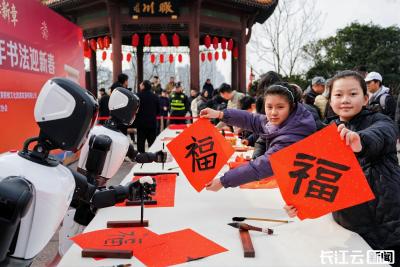 书法名家联袂人形机器人，黄鹤楼前百人挥毫迎新春