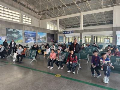 宜昌夷陵：春运首日启新程 织密安全保障网