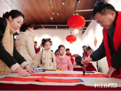 亲子携手，“马”上迎福，我在红巷过大年！