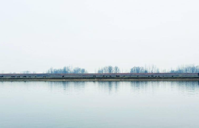 湖北赤壁：鱼回岸绿 豚跃江清