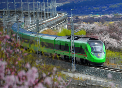 新春走基层·走笔 | 行进的路，动人的歌