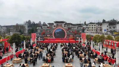 楚商回乡 共建支点丨凝聚乡情 共谋发展——2026年“来凤人”大会成功举办