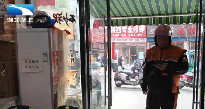 荆州洪湖：餐饮店主突发昏迷 外卖骑手接力救援