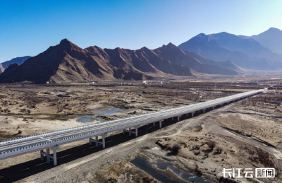 拉萨聂当特大桥建成通车