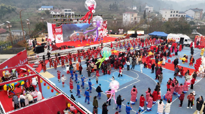 新春走基层 | 宜昌长阳：骏马骧腾启新程 舟行和美迎春归