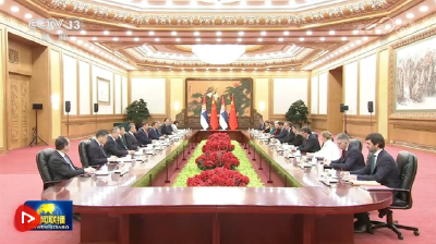 习近平同塞尔维亚总统武契奇会谈