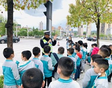 罗田县幼儿园开展交通安全演练活动