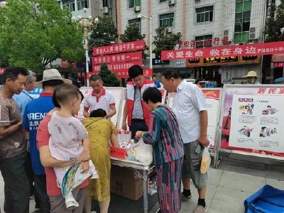 罗田县红十字会开展安全生产宣传咨询日活动