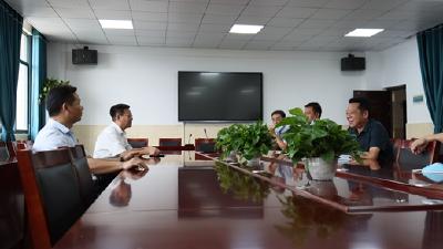 县委副书记王波来实验中学调研校园安全工作