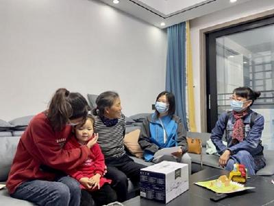 罗田县城东幼儿园开展帮扶送温暖活动