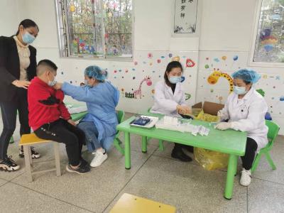 骆驼坳镇茶园冲小学有序开展学生新冠病毒疫苗接种工作