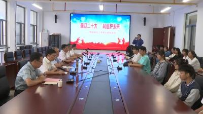 罗田县关工委为县实验高中家庭困难学生捐资助学