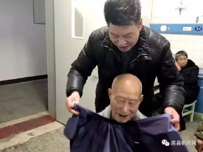 除夕前，这个小伙感动了好多房县人