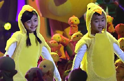 网络春晚里的家风故事——其乐融融，满满爱