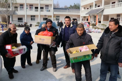 福利院内欢声笑语、孤寡老人喜心洋溢