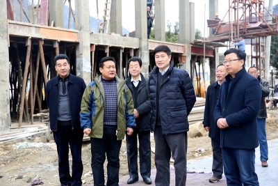 省联社党委书记、理事长刘志高到房县万峪河乡老人坪村调研指导精准扶贫工作