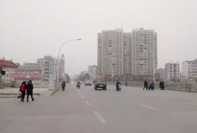 春节前几天 我县重点路段交通秩序井然