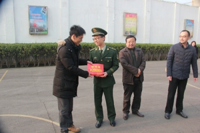 王家波走访慰问驻房官兵、离退休干部、困难党员群众