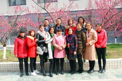 东城小学聘请16位家长担任“交通安全监督员”