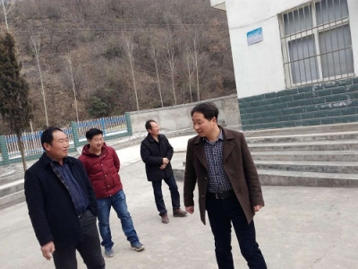 房县教育局检查组深入九道乡检查开学工作