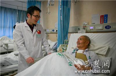 [网络媒体走转改]春节团圆日 医护最忙时