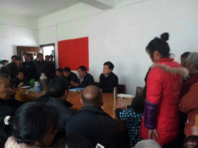 中国工商银行房县支行进村贯彻“三干”会精神  